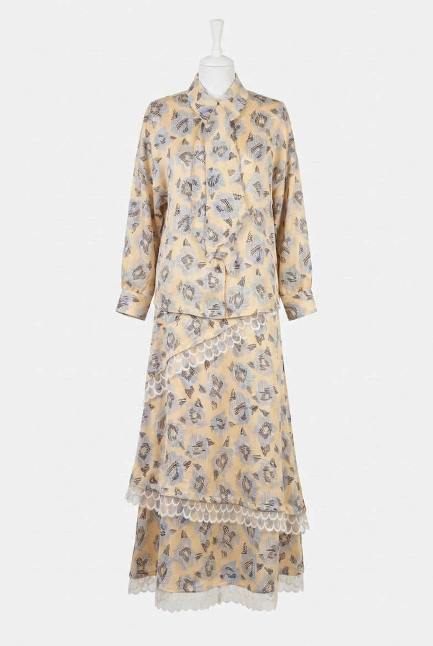 NEW CELIA B vibrancy button front top in beige
